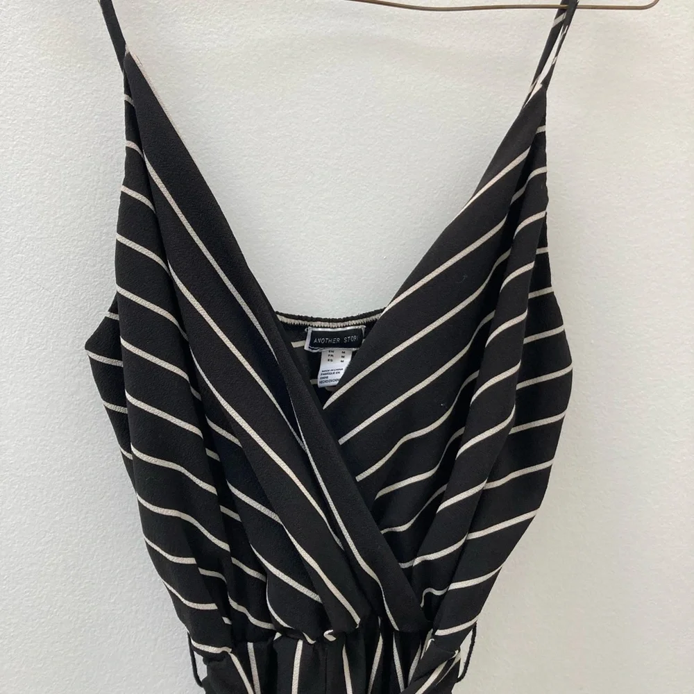 Black with white stripes jumpsuit with wide legs and belt. Size medium - Picture 2 of 8